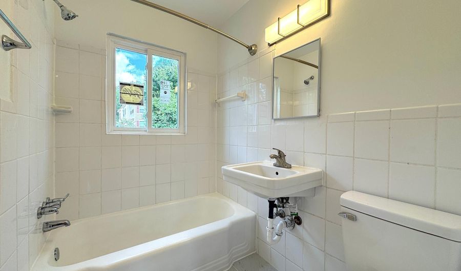 5700 FENWICK Dr, Alexandria, VA 22303 - 2 Beds, 2 Bath