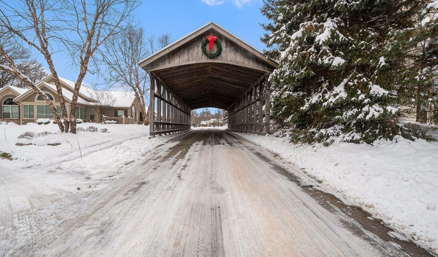 856 Bridge Crest Dr SE, Ada, MI 49301 - 2 Beds, 2 Bath