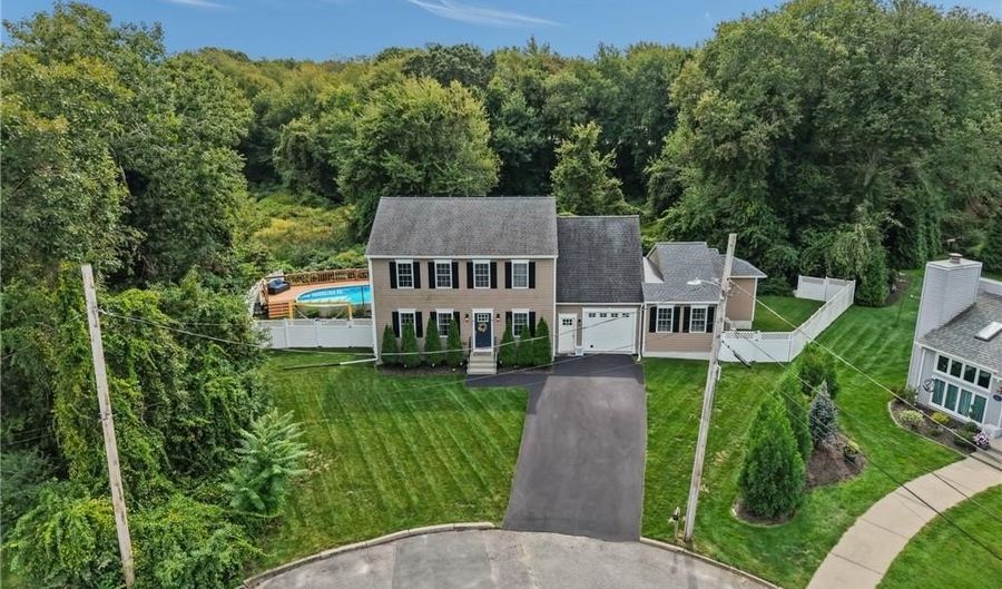 105 Amy Dr, Cranston, RI 02921 - 5 Beds, 4 Bath