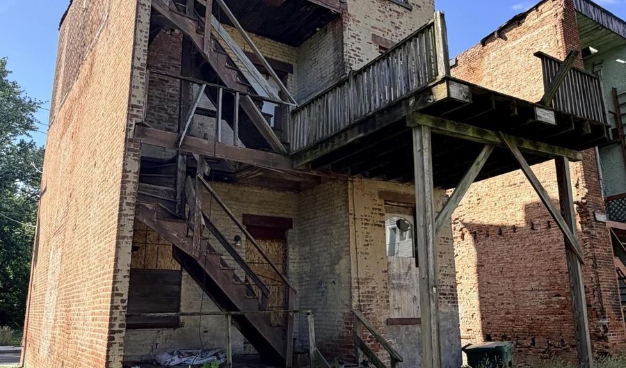 13 Lexington Ave, Albany, NY 12206 - 5 Beds, 2 Bath