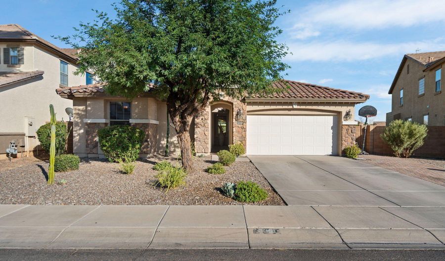 2351 S GLEN Dr, Chandler, AZ 85286 - 4 Beds, 3 Bath