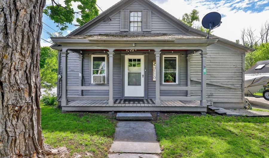 6 Pearl St, Brandon, VT 05733 - 3 Beds, 1 Bath