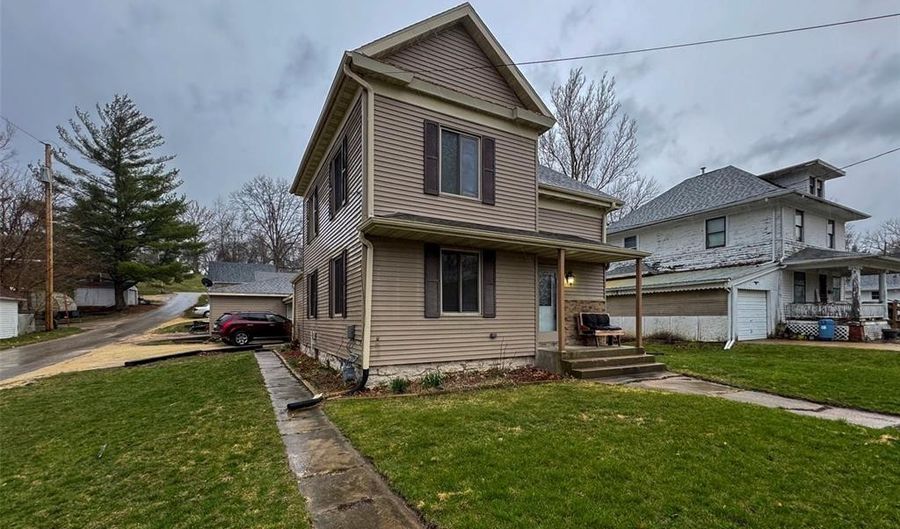 303 E 2nd St, Anamosa, IA 52205 - 3 Beds, 3 Bath