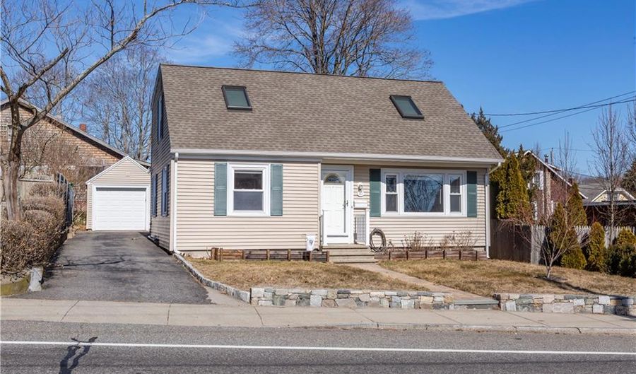 80 Willett Ave, East Providence, RI 02915 - 3 Beds, 2 Bath