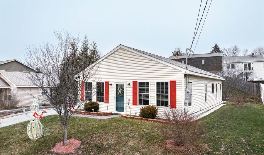 39 Whisper Dr, Bangor, ME 04401 - 2 Beds, 1 Bath