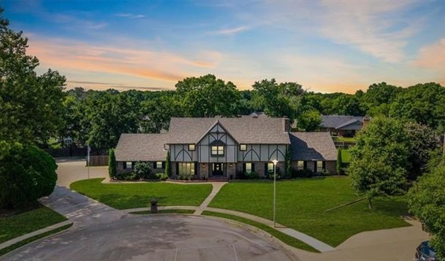 2524 Georgetown Cir, Bartlesville, OK 74006 - 5 Beds, 6 Bath