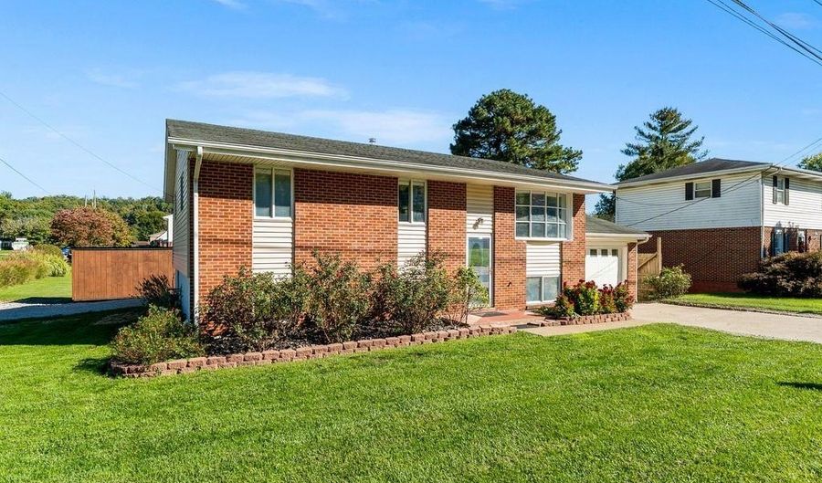 583 Davis Creek Rd, Barboursville, WV 25504 - 4 Beds, 2 Bath