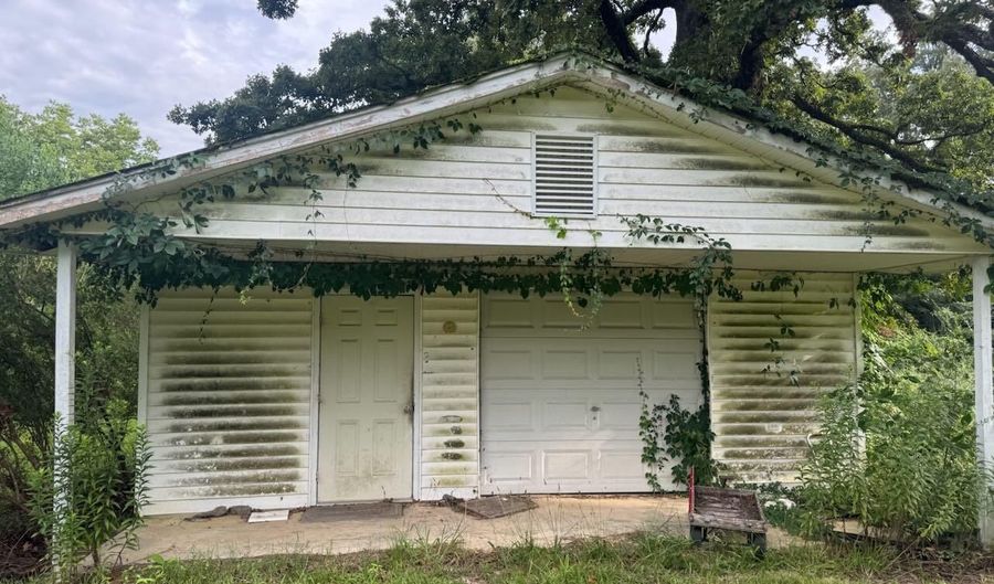 10028 Staff Cir, Aberdeen, MS 39730 - 3 Beds, 1 Bath