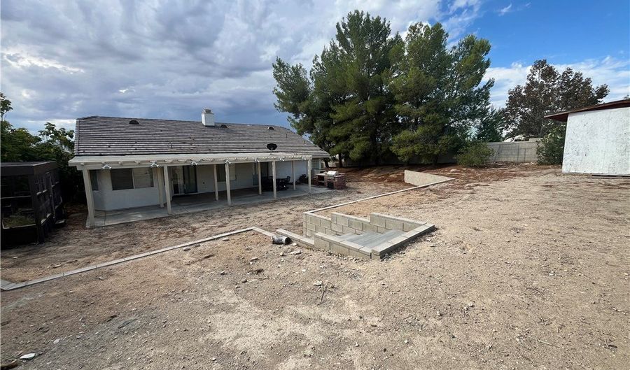 18668 Kamana Rd, Apple Valley, CA 92307 - 3 Beds, 3 Bath