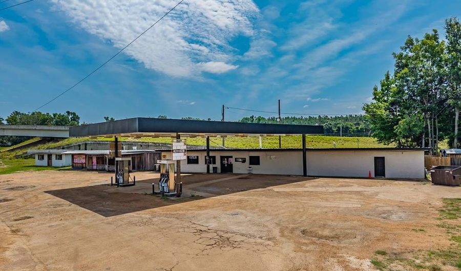 80 Broadway St, Batesville, MS 38606 - 0 Beds, 0 Bath