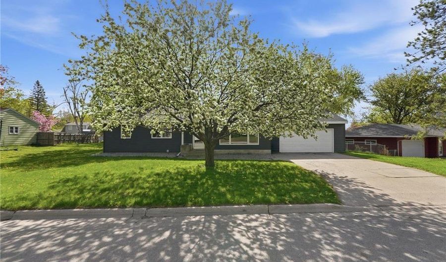 205 Victoria Dr, Alexandria, MN 56308 - 3 Beds, 2 Bath