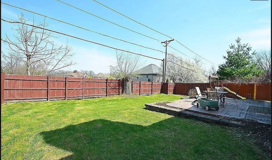 270 E Armitage Ave, Addison, IL 60101 - 5 Beds, 3 Bath