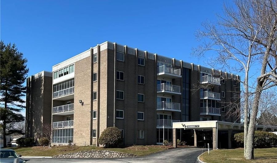 200 Hoffman Ave 206, Cranston, RI 02920 - 2 Beds, 2 Bath