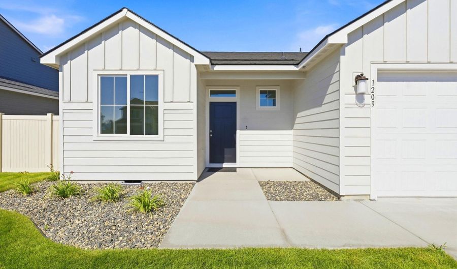1209 17th St, Benton City, WA 99320 - 3 Beds, 2 Bath