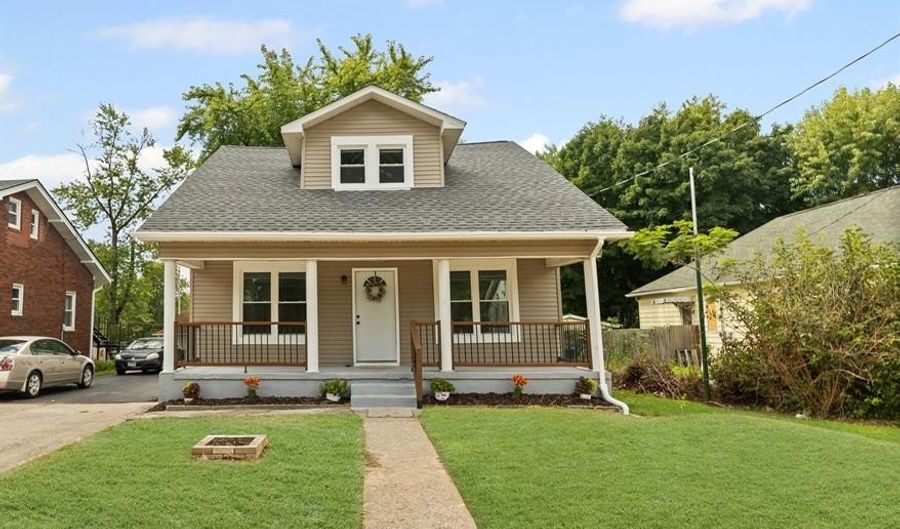 2641 Sidney St, Alton, IL 62002 - 5 Beds, 2 Bath