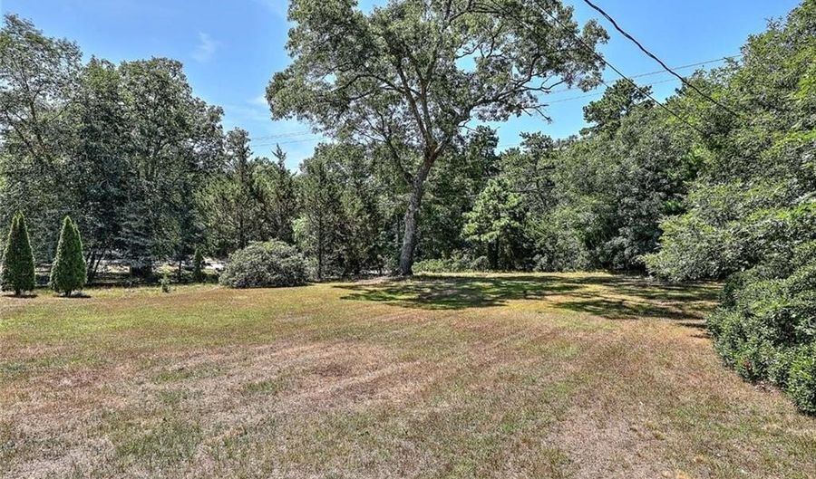 10 Narrow Ln, Charlestown, RI 02813 - 2 Beds, 2 Bath