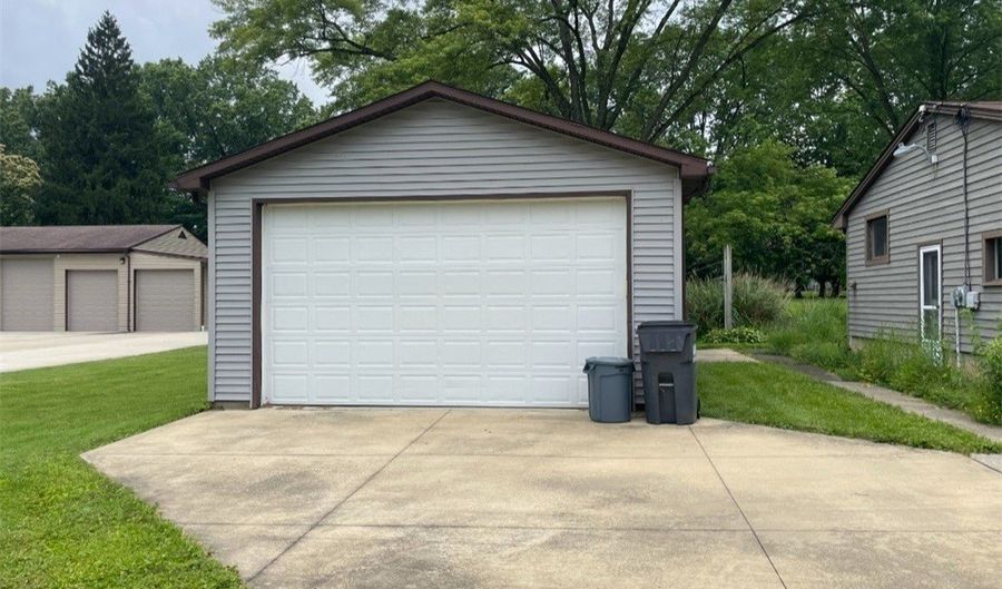 3590 Allendale Ave, Austintown, OH 44511 - 2 Beds, 2 Bath