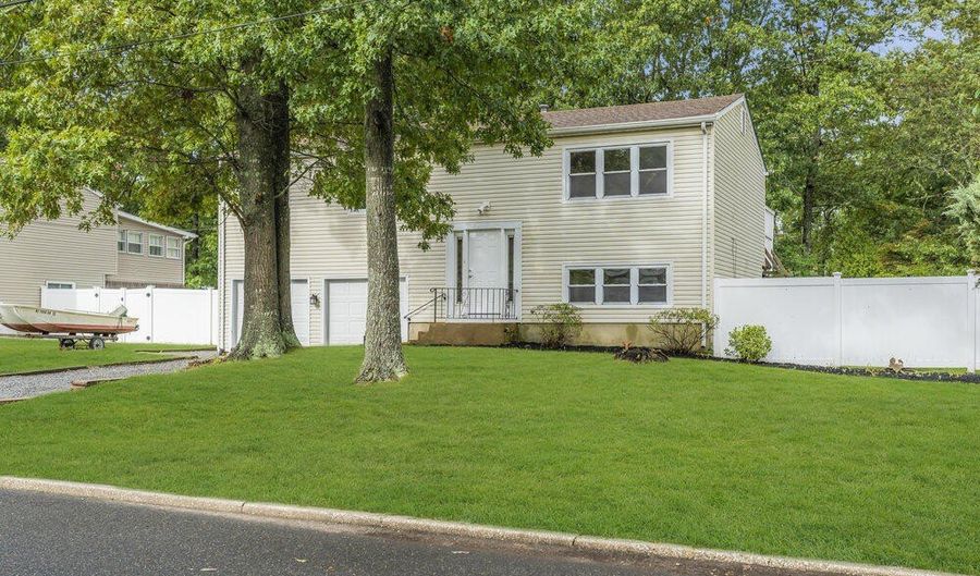 32 Pine Tree Dr, Bayville, NJ 08721 - 4 Beds, null Bath