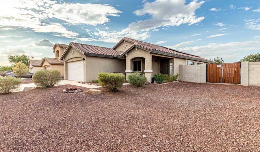 25666 W ST CHARLES Ct, Buckeye, AZ 85326 - 4 Beds, 2 Bath