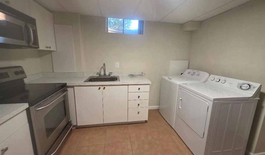 4313 GREENBERRY Ln, Annandale, VA 22003 - 3 Beds, 4 Bath