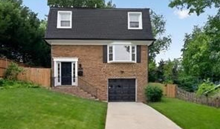 250 ASPEN St, Alexandria, VA 22305 - 5 Beds, 4 Bath