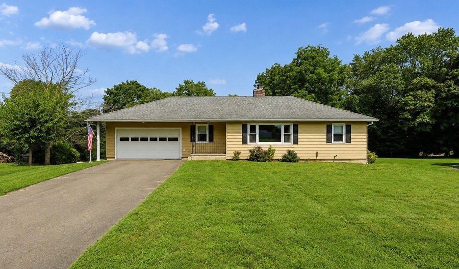 31 Jeanette Rd, Danbury, CT 06811 - 3 Beds, 1 Bath