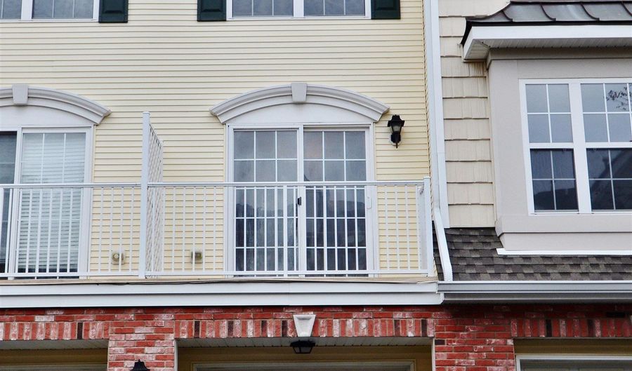 19 MARINA Dr, Bayonne, NJ 07002 - 2 Beds, 3 Bath
