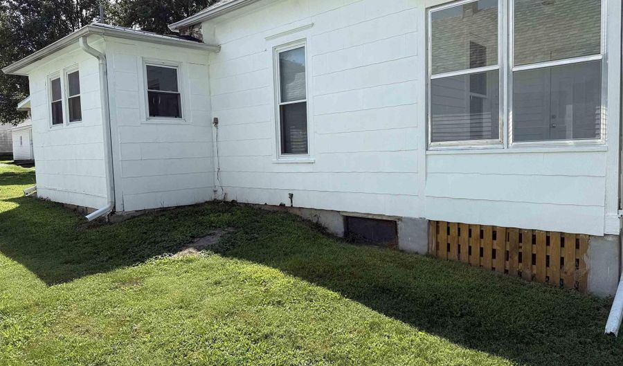 1105 13th St, Auburn, NE 68305 - 2 Beds, 1 Bath