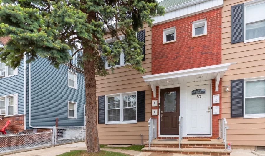 32 KELLY Pkwy, Bayonne, NJ 07002 - 5 Beds, 3 Bath