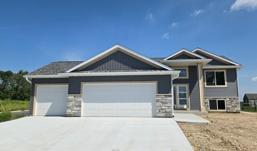 1801 12th Ave NE, Austin, MN 55912 - 4 Beds, 3 Bath