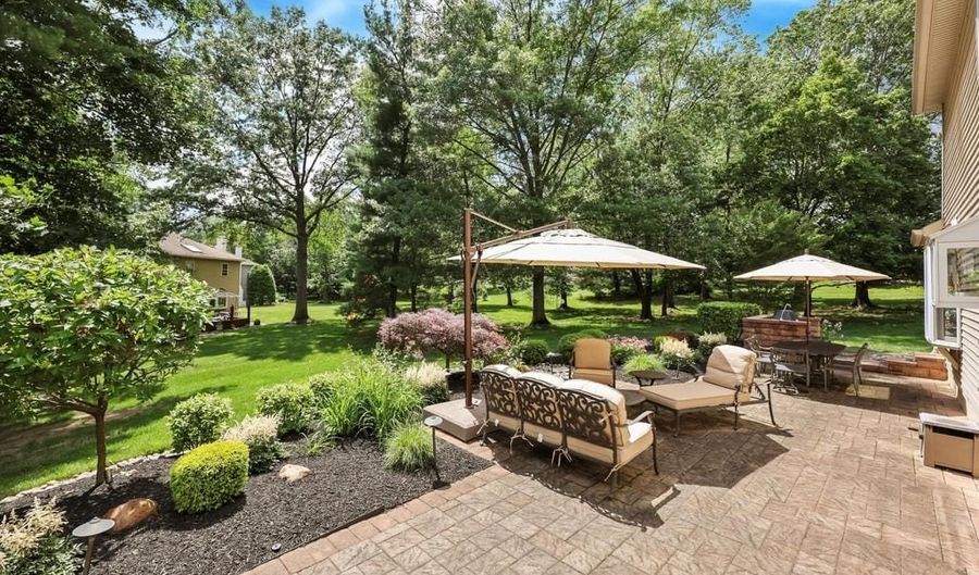 15 BETH Dr, Ambler, PA 19002 - 4 Beds, 4 Bath