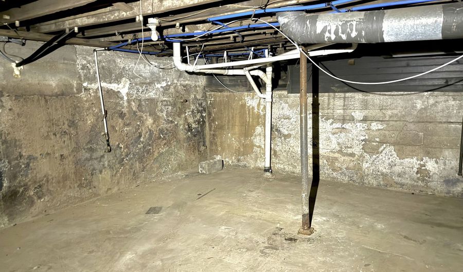 1702 Arrow Ave, Anderson, IN 46016 - 3 Beds, 1 Bath