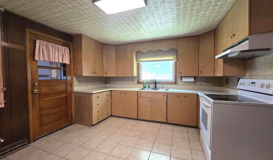 507 S CHURCH St, Albany, IL 61230 - 3 Beds, 2 Bath