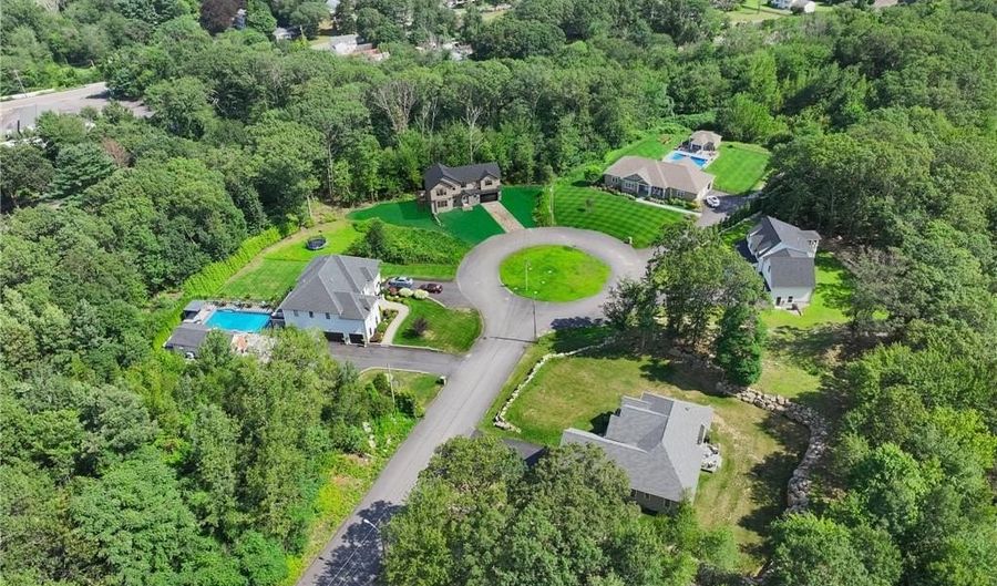 12 Alvina Dr, Johnston, RI 02919 - 3 Beds, 3 Bath