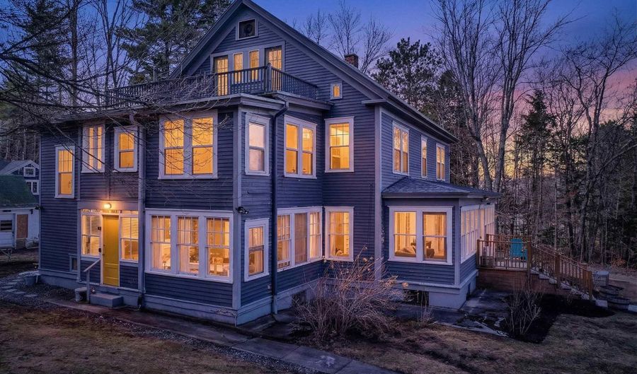 92 Pinewood Ave, Bethlehem, NH 03574 - 8 Beds, 6 Bath