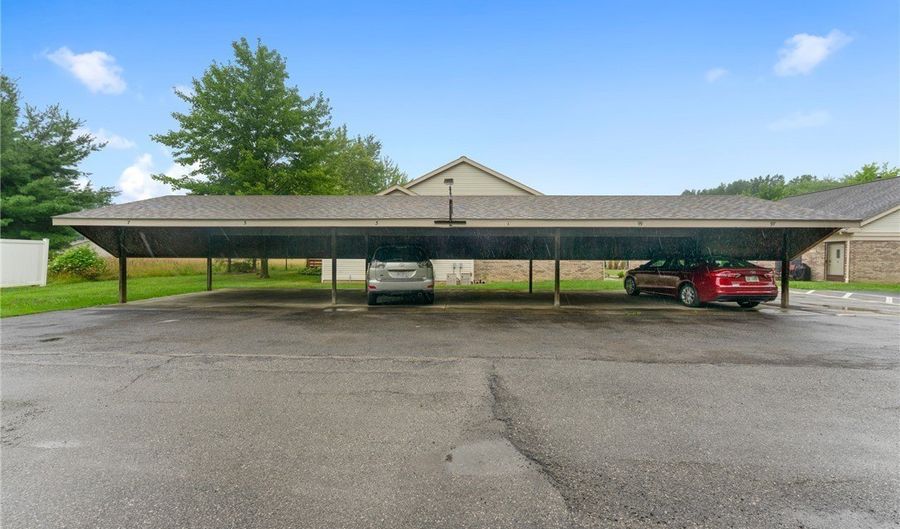 1707 W Hampton Dr, Austintown, OH 44515 - 2 Beds, 1 Bath