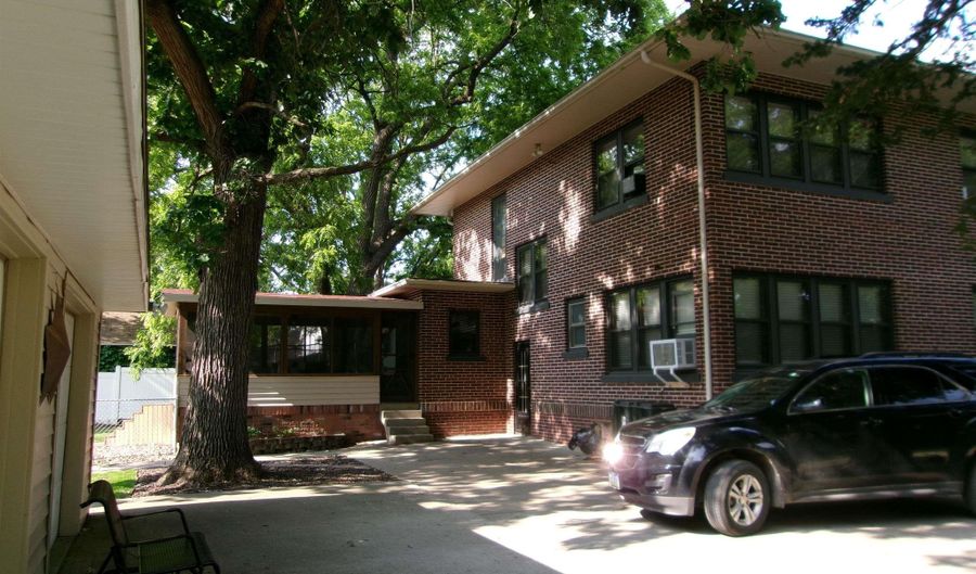 1201 Locust St, Atlantic, IA 50022 - 4 Beds, 2 Bath