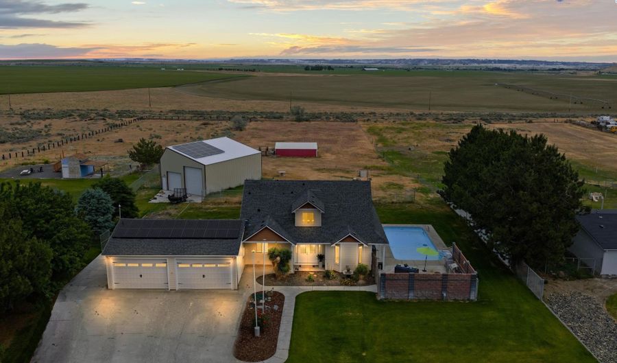 27504 E Ruppert Rd, Benton City, WA 99320 - 3 Beds, 3 Bath