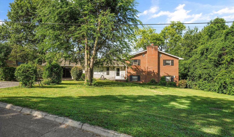 1061 S Linden Dr, Alcoa, TN 37701 - 3 Beds, 3 Bath