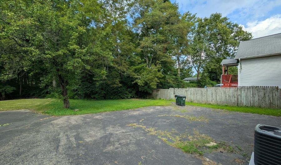 1395 Tallberry Dr, Anderson Twp., OH 45230 - 5 Beds, 3 Bath