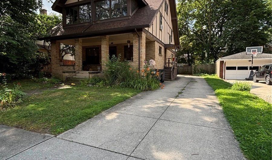 111 S Rose Blvd, Akron, OH 44302 - 5 Beds, 3 Bath