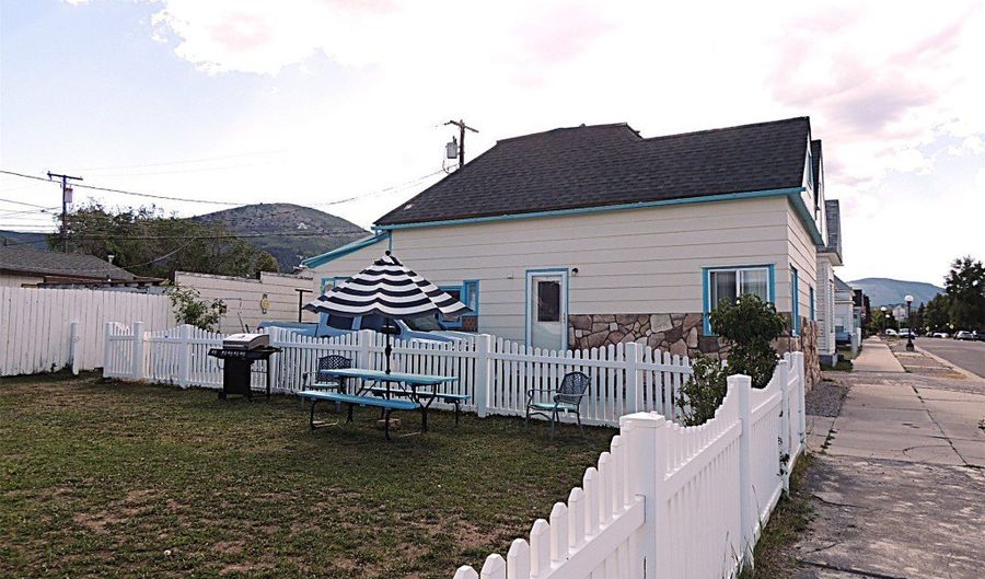 413 415 E 4th St, Anaconda, MT 59711 - 3 Beds, 2 Bath