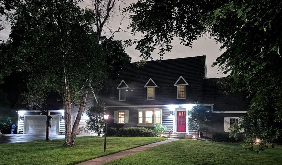 512 Rice St, Anoka, MN 55303 - 4 Beds, 3 Bath