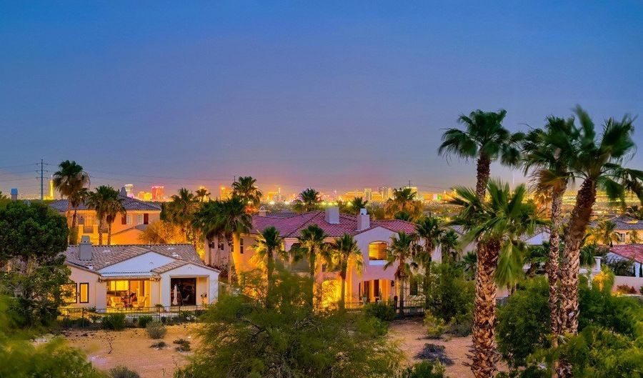 11686 Glowing Sunset Ln, Las Vegas, NV 89135 - 4 Beds, 5 Bath