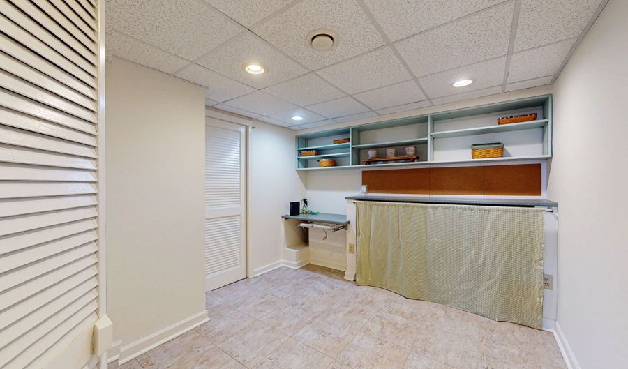 68 Virginia Ave 14, Danbury, CT 06810 - 2 Beds, 2 Bath
