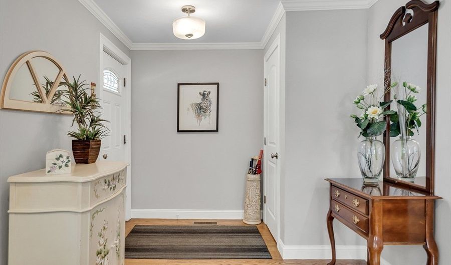 15 Spinney St 1, Boston, MA 02132 - 2 Beds, 2 Bath