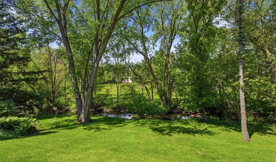 11 KOOLS Ct, Appleton, WI 54914 - 5 Beds, 4 Bath