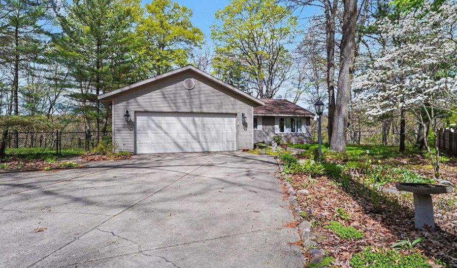 1890 Dillingham Dr, Allegan, MI 49010 - 4 Beds, 3 Bath
