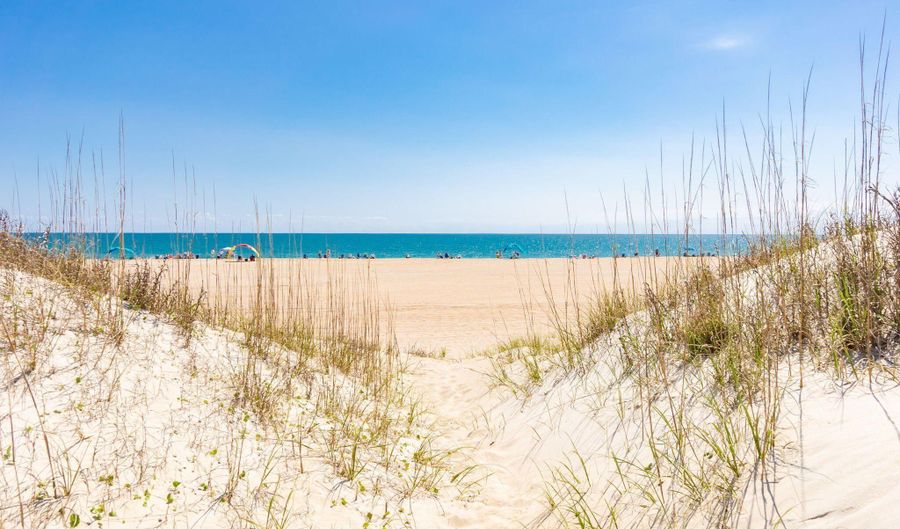 300 Ocean Blvd Ext B, Atlantic Beach, NC 28512 - 4 Beds, 3 Bath