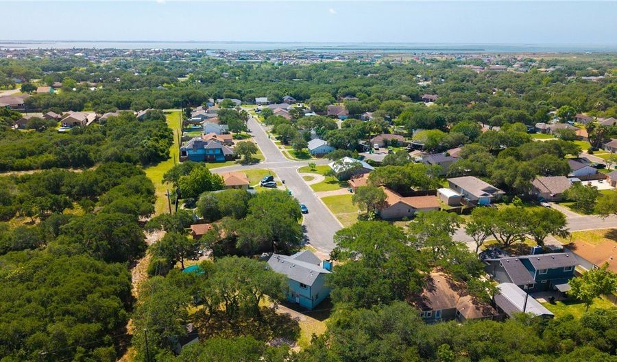 102 Mallard Dr, Aransas Pass, TX 78336 - 3 Beds, 2 Bath